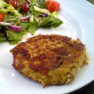 Skillet Tuna Cakes With a Spicy Twist for Quick Dinners