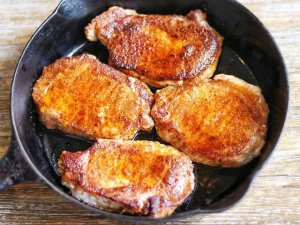 Quick Southern Pork Chops with a Spice Rub Ready in 15 Minutes