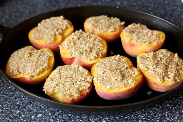 spread the cut sides with almond-sugar-butter