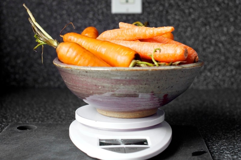 how to use a kitchen scale